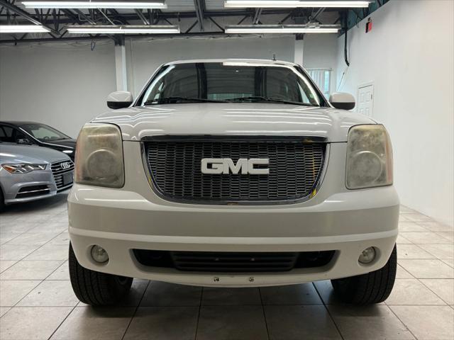 Photo of 2011 White GMC Yukon
