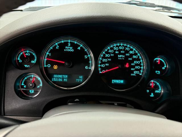 Photo of 2011 White GMC Yukon