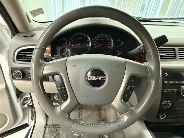 Photo of 2011 White GMC Yukon