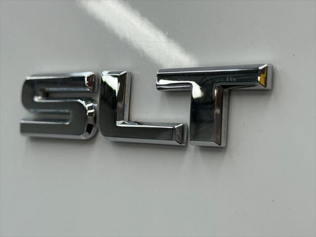 Photo of 2011 White GMC Yukon