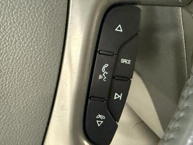 Photo of 2011 White GMC Yukon