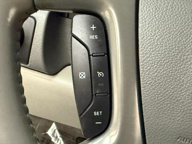 Photo of 2011 White GMC Yukon