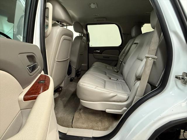 Photo of 2011 White GMC Yukon