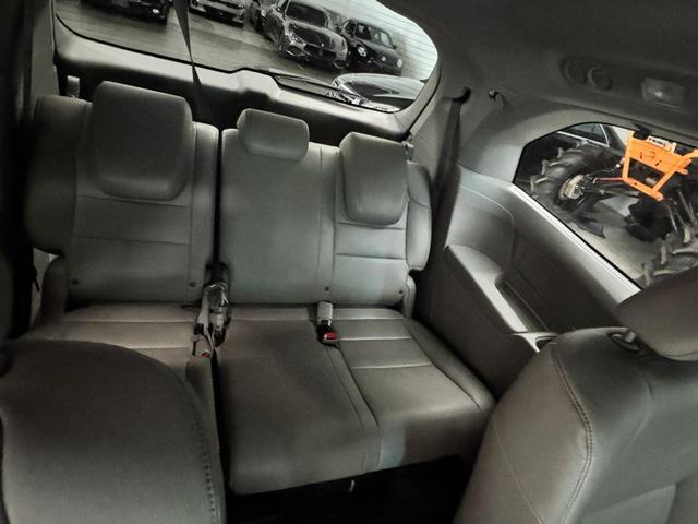 Photo of 2013 Alabaster Silver Metallic Honda Odyssey