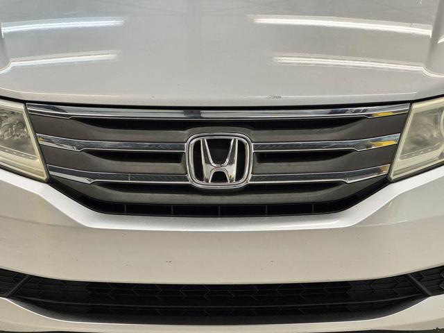 Photo of 2013 Alabaster Silver Metallic Honda Odyssey