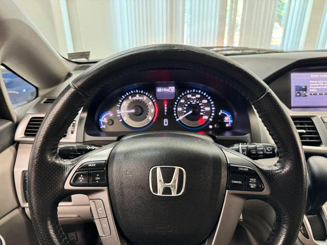 Photo of 2013 Alabaster Silver Metallic Honda Odyssey