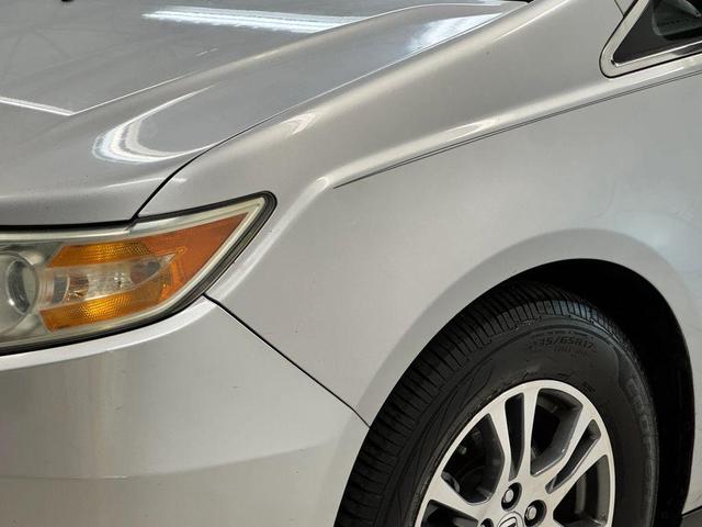 Photo of 2013 Alabaster Silver Metallic Honda Odyssey