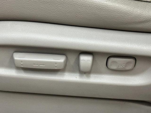 Photo of 2013 Alabaster Silver Metallic Honda Odyssey
