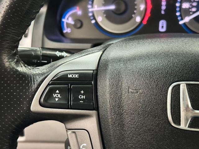Photo of 2013 Alabaster Silver Metallic Honda Odyssey