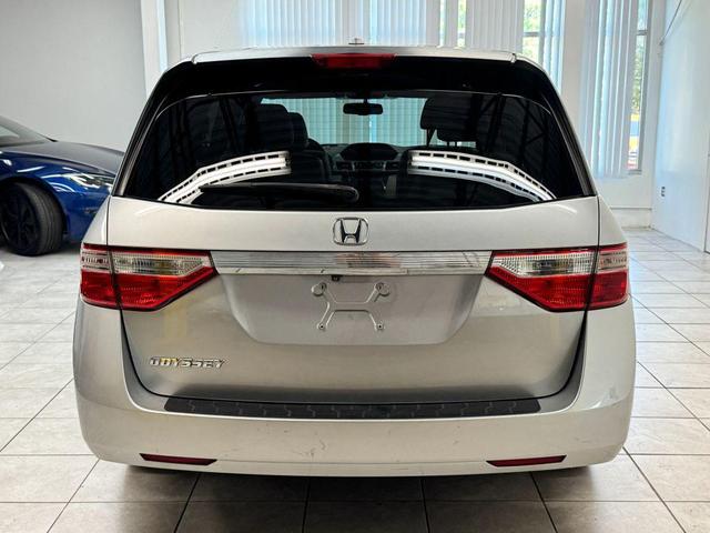 Photo of 2013 Alabaster Silver Metallic Honda Odyssey