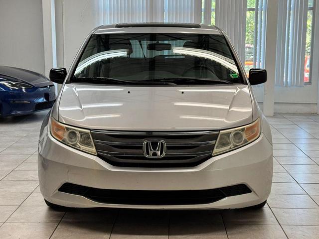 Photo of 2013 Alabaster Silver Metallic Honda Odyssey