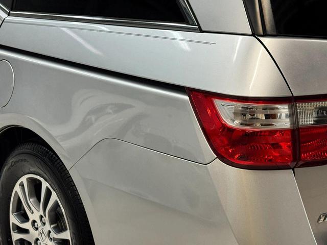 Photo of 2013 Alabaster Silver Metallic Honda Odyssey