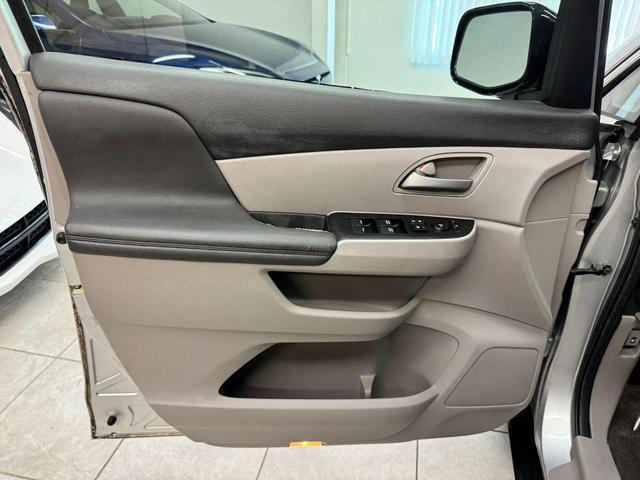 Photo of 2013 Alabaster Silver Metallic Honda Odyssey