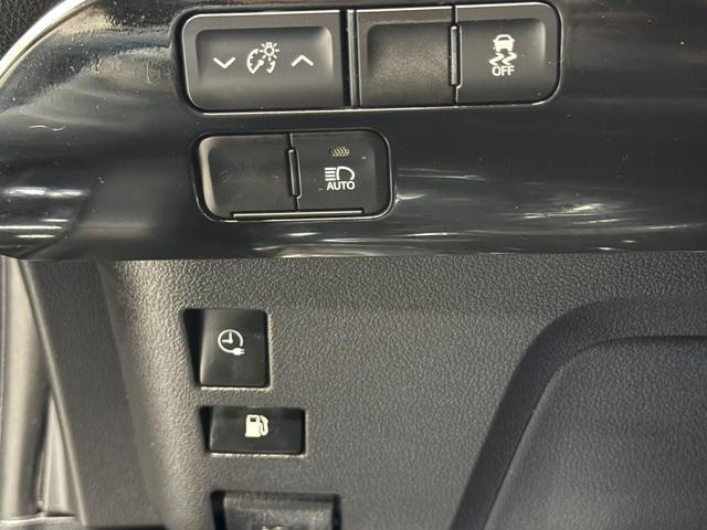 Photo of 2021 Midnight Black Metallic Toyota Prius Prime