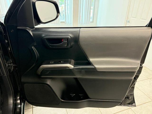 Photo of 2016 Black Toyota Tacoma
