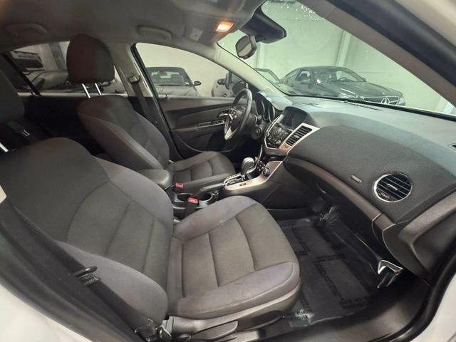Photo of 2014 Summit White Chevrolet Cruze