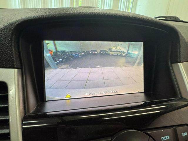 Photo of 2014 Summit White Chevrolet Cruze