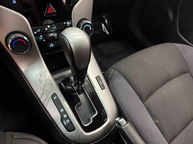 Photo of 2014 Summit White Chevrolet Cruze