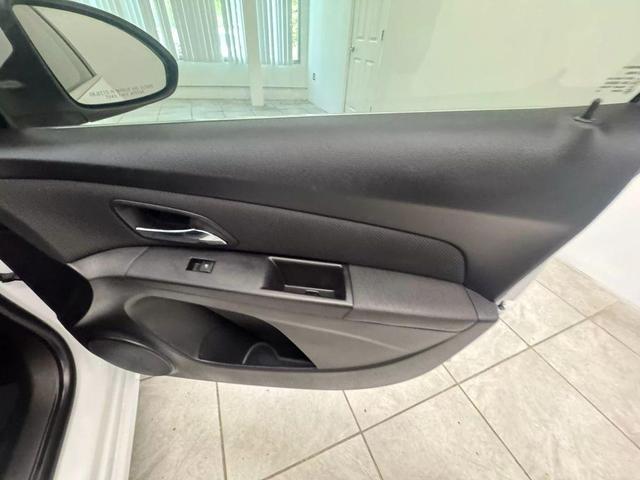 Photo of 2014 Summit White Chevrolet Cruze