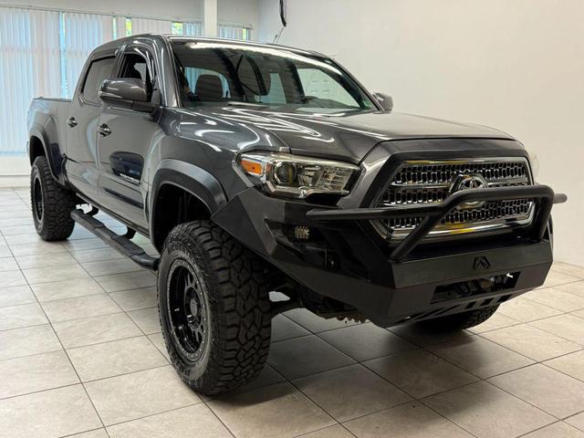 Photo of 2016 Magnetic Gray Metallic Toyota Tacoma