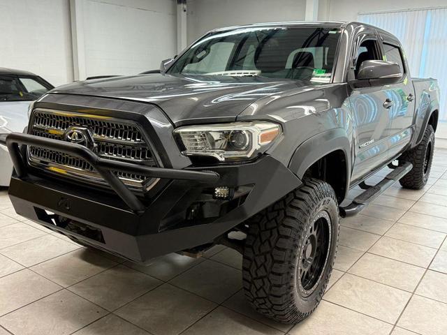 Photo of 2016 Magnetic Gray Metallic Toyota Tacoma