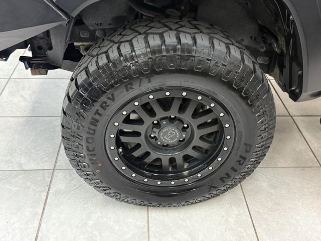 Photo of 2016 Magnetic Gray Metallic Toyota Tacoma