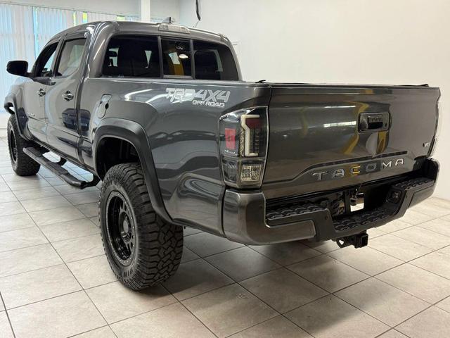 Photo of 2016 Magnetic Gray Metallic Toyota Tacoma