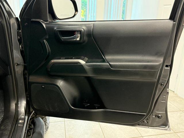 Photo of 2016 Magnetic Gray Metallic Toyota Tacoma