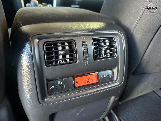 Photo of 2016 White Nissan Pathfinder