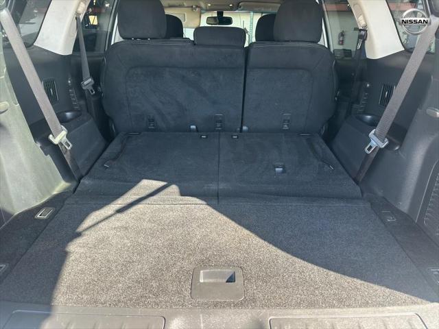 Photo of 2016 White Nissan Pathfinder