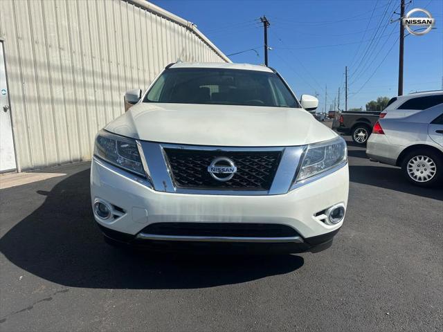 Photo of 2016 White Nissan Pathfinder