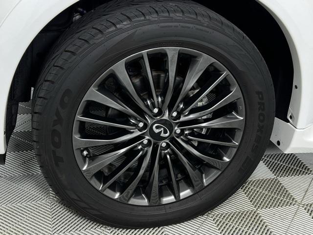 Photo of 2024 Moonstone White INFINITI QX80