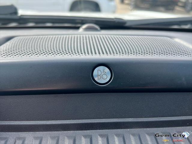 Photo of 2021 STAR WHITE MET TRI-COAT Ford Expedition