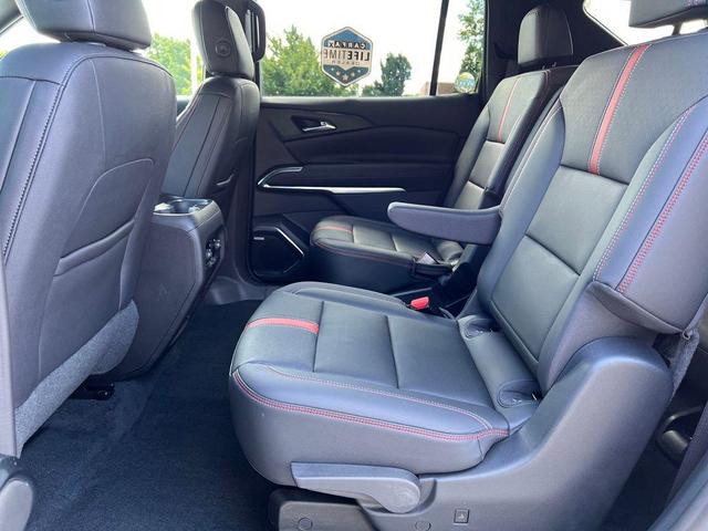 Photo of 2024 Iridescent Pearl Tricoat Chevrolet Traverse