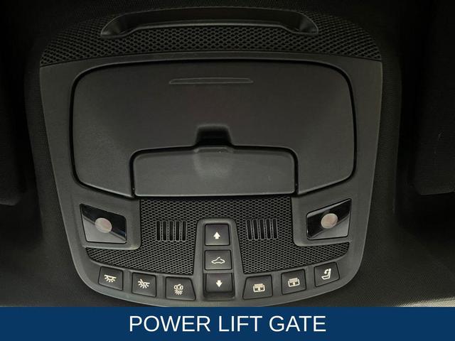 Photo of 2022 Radiance Metallic Lincoln Navigator
