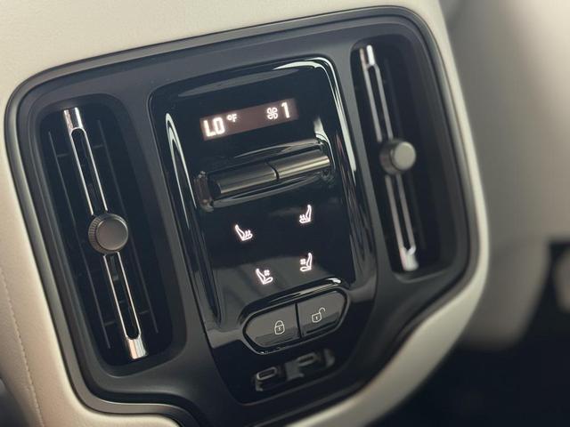 Photo of 2025 Aston Martin DBX