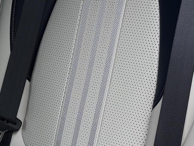 Photo of 2025 Aston Martin DBX