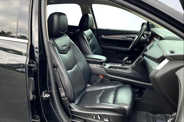 Photo of 2017 Stellar Black Metallic Cadillac XT5