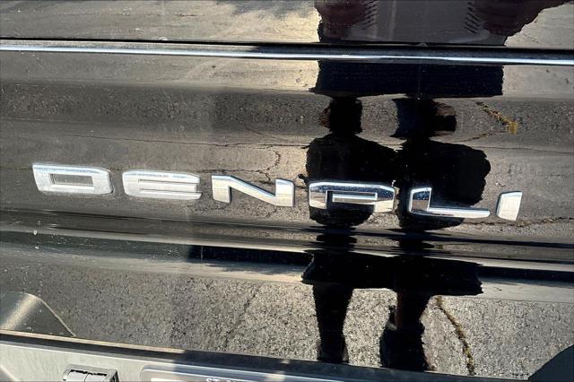 Photo of 2021 Onyx Black GMC Sierra 1500