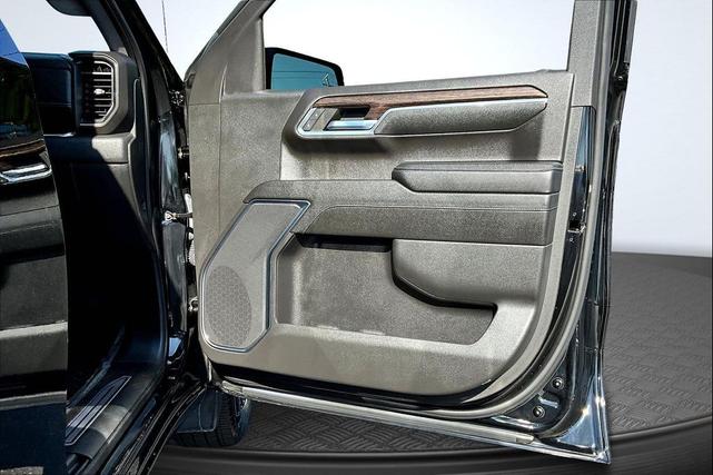 Photo of 2023 Onyx Black GMC Sierra 1500