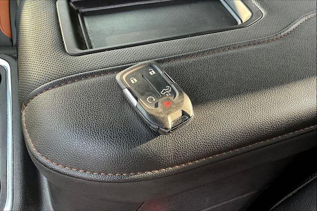 Photo of 2022 Summit White GMC Sierra 1500