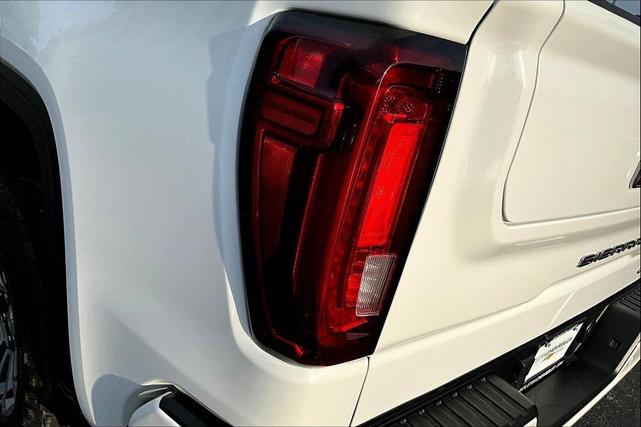Photo of 2022 Summit White GMC Sierra 1500