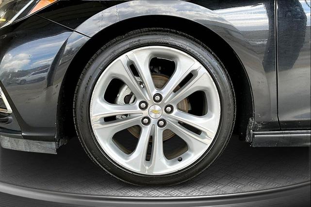 Photo of 2017 Mosaic Black Metallic Chevrolet Cruze