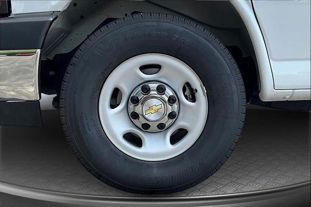 Photo of 2024 Summit White Chevrolet Express 3500
