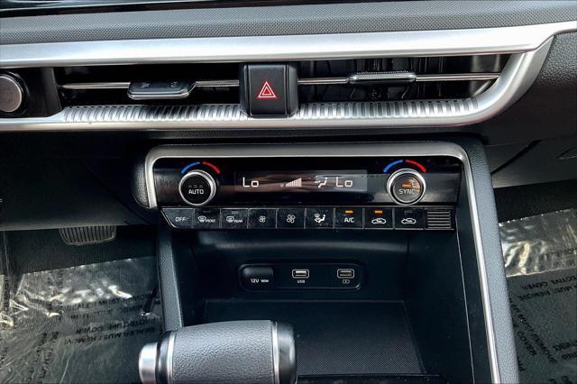 Photo of 2023 Glacial White Pearl Kia K5