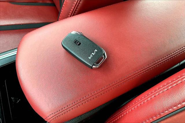 Photo of 2023 Glacial White Pearl Kia K5