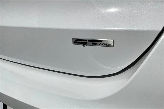 Photo of 2023 Glacial White Pearl Kia K5