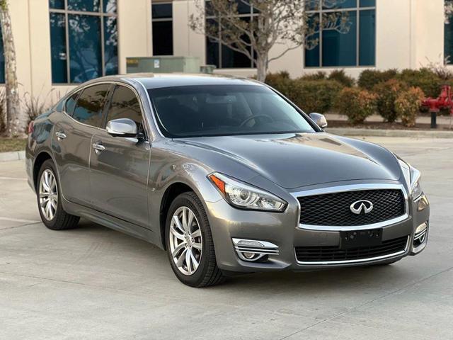Photo of 2018 Graphite Shadow INFINITI Q70