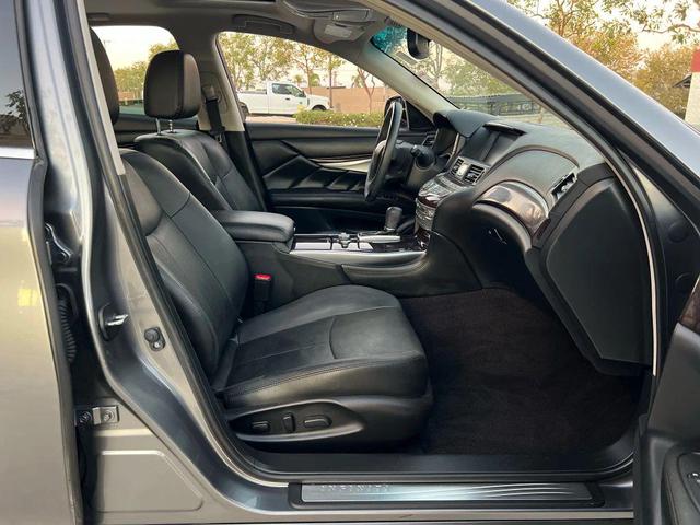 Photo of 2018 Graphite Shadow INFINITI Q70