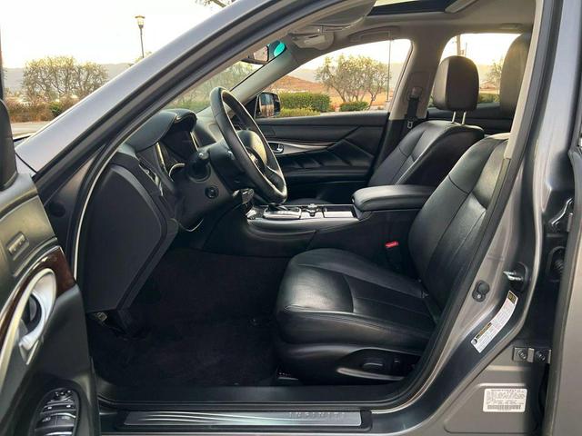 Photo of 2018 Graphite Shadow INFINITI Q70